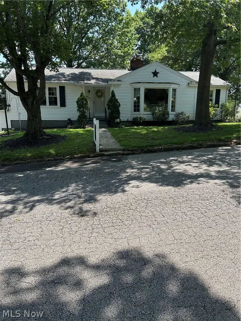 41 8th Street, Barberton, OH 44203 - #1