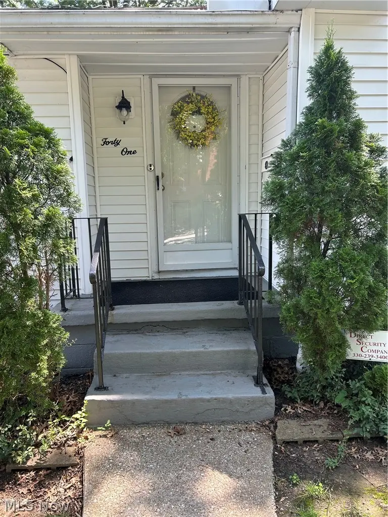 41 8th Street, Barberton, OH 44203 - #2
