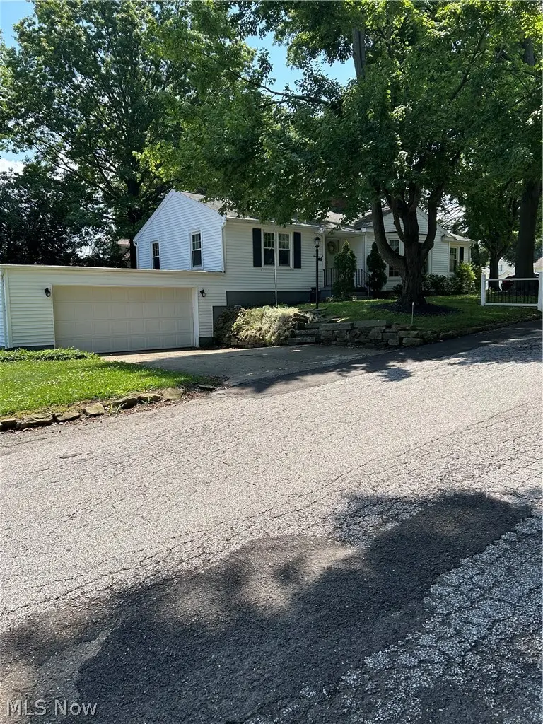 41 8th Street, Barberton, OH 44203 - #3
