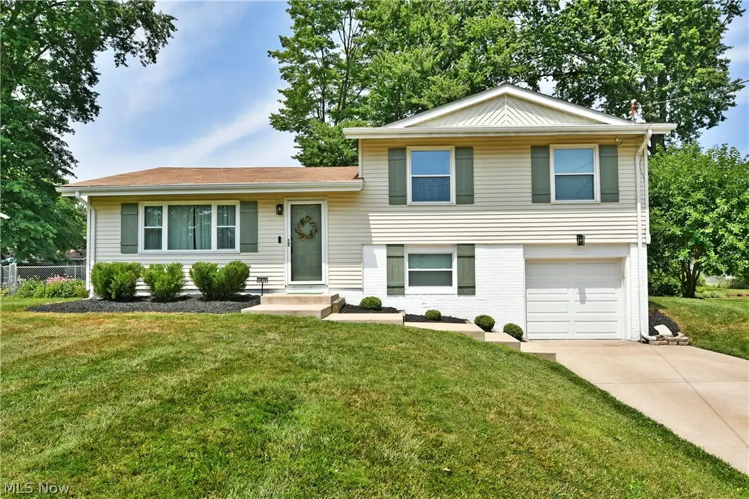 3819 Adrian Se Drive, Warren, OH 44484 - #1