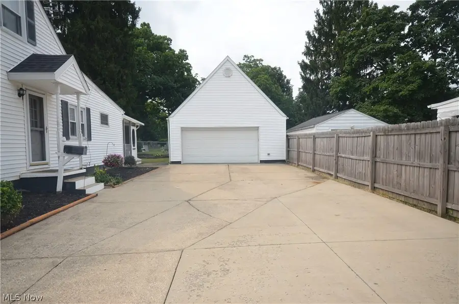 530 Roosevelt Avenue, Cuyahoga Falls, OH 44221 - #3
