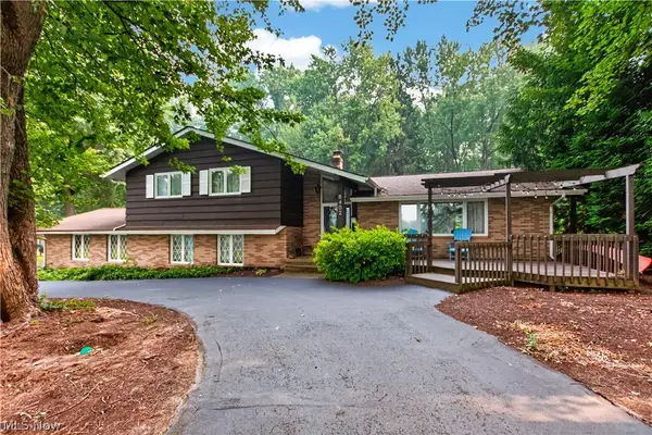8402 Edge Lake Oval, Northfield, OH 44067