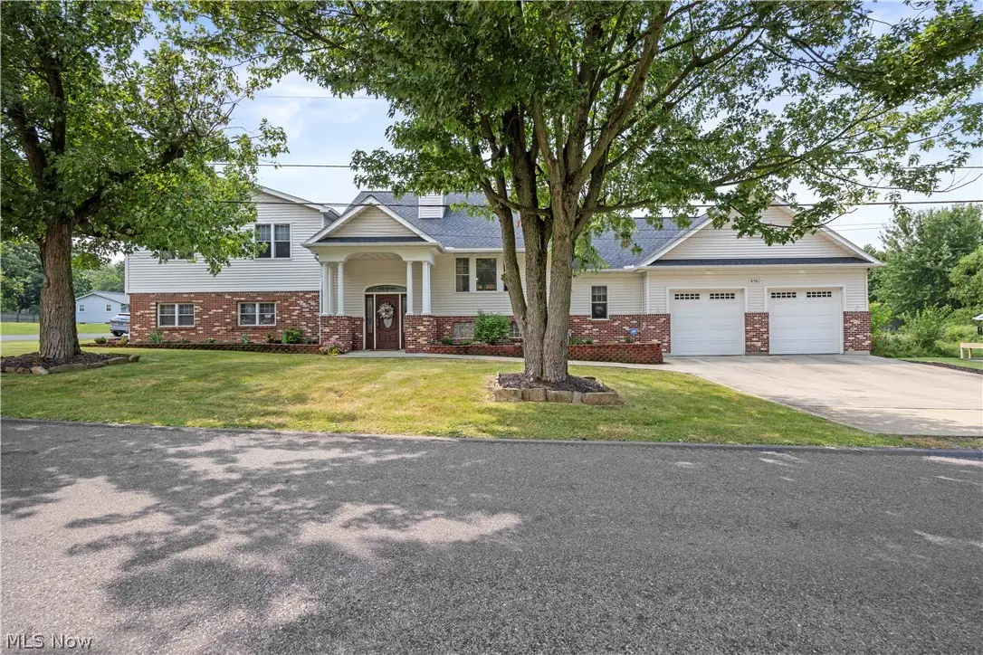 6160 Ethel Avenue, Elyria, OH 44035 - #1