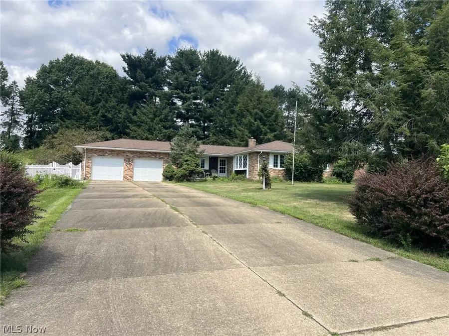 5721 Wiclif Ne Street, Canton, OH 44721 - #3