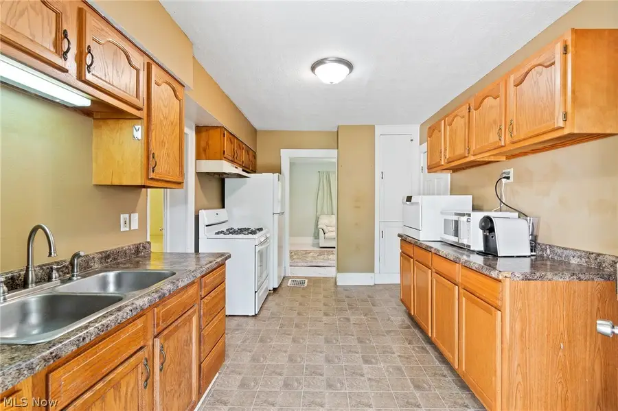 777 Montana Avenue, Akron, OH 44314 - #3