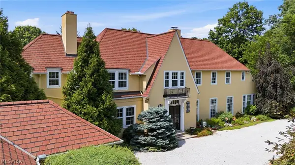 9913 Lake Shore Boulevard, Bratenahl, OH 44108