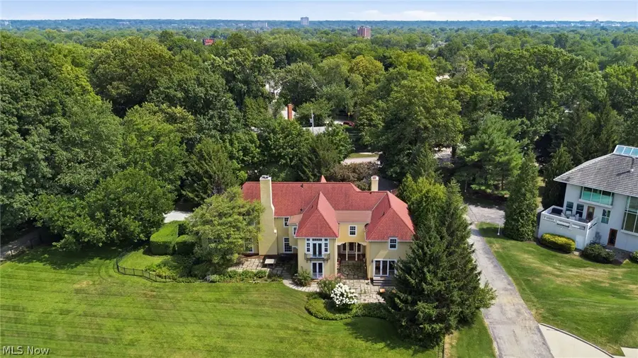 9913 Lake Shore Boulevard, Bratenahl, OH 44108 - #3