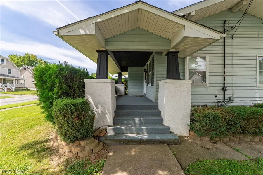402 W 28th Street, Lorain, OH 44055 - #3