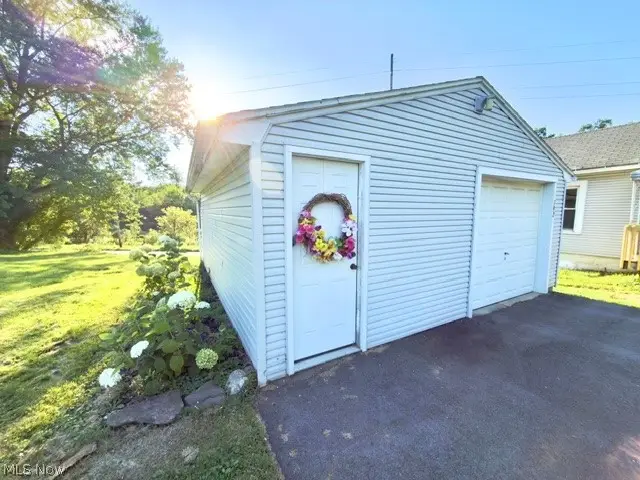 192 1st Ne Street, Barberton, OH 44203 - #2