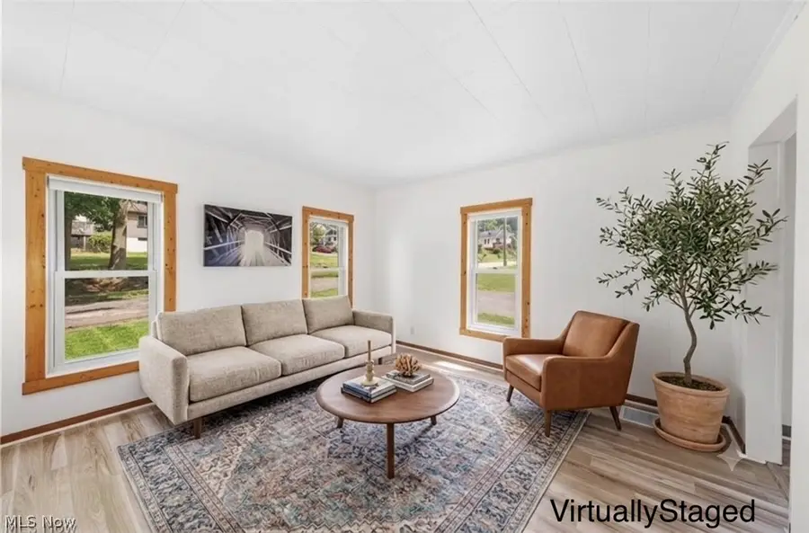 192 1st Ne Street, Barberton, OH 44203 - #3