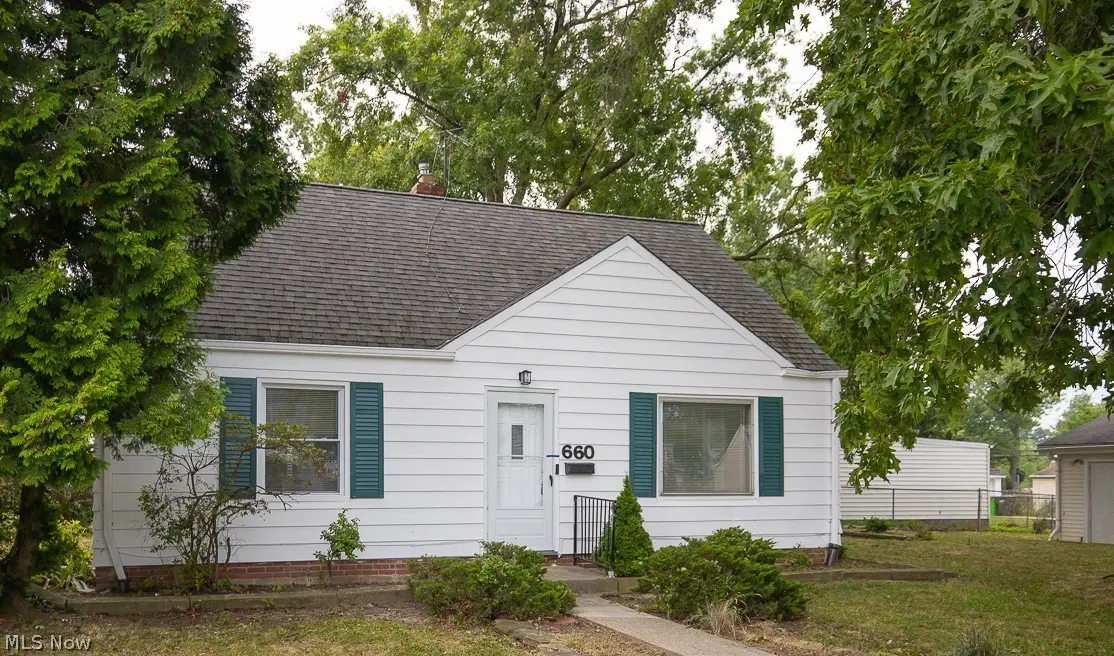 660 E 260th Street, Euclid, OH 44132 - #1