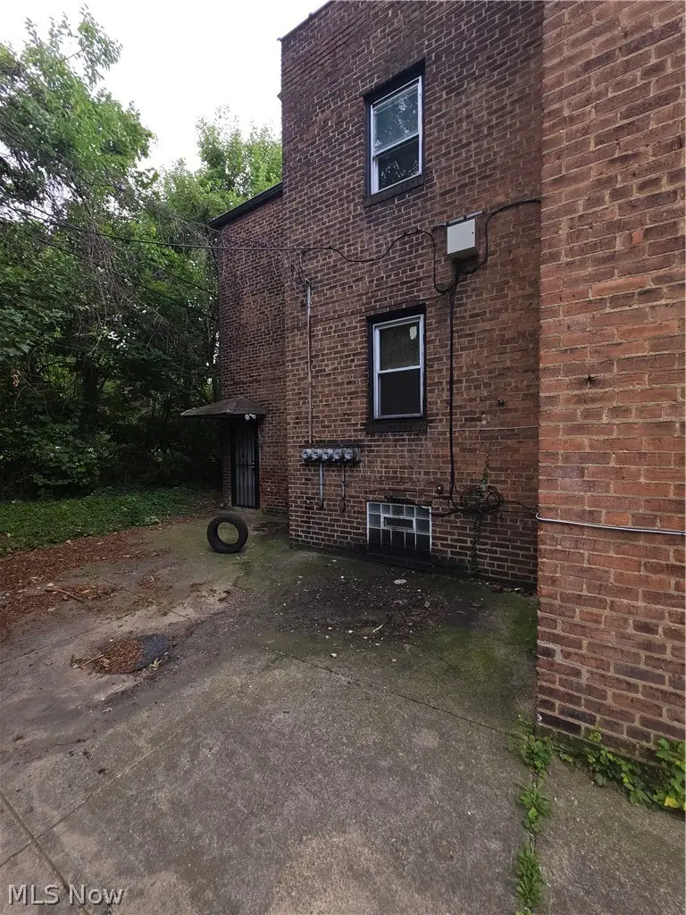 697 Eddy Road, Cleveland, OH 44108 - #3