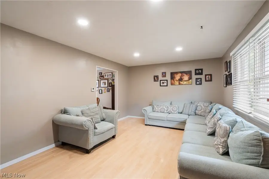 457 S Colonial Drive, Cortland, OH 44410 - #2