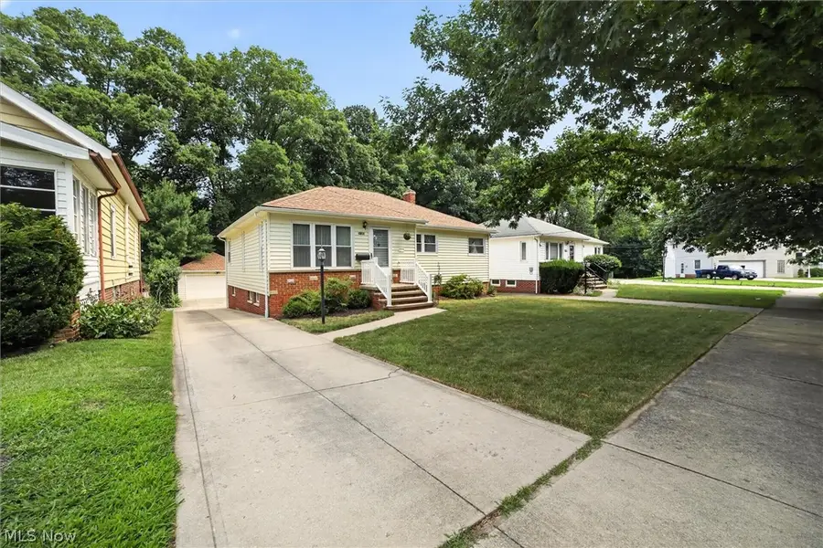 9180 Stonington Road, Parma Heights, OH 44130 - #3