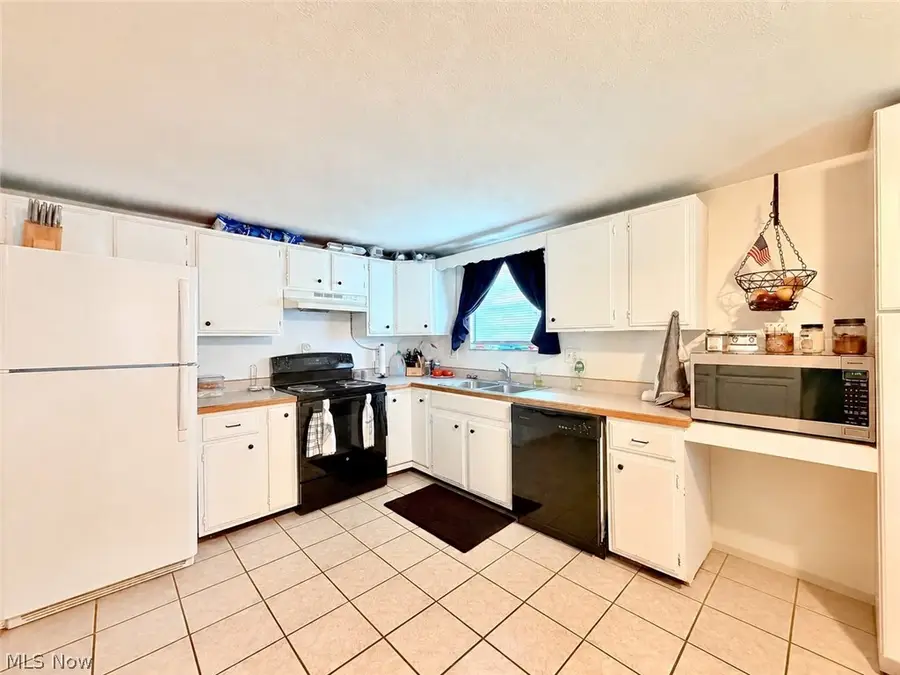 805 4th Street, Belpre, OH 45714 - #2
