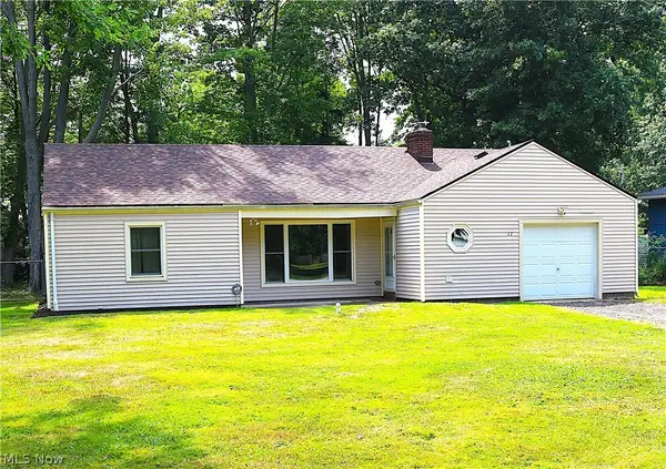 17 Nepahwin Drive, Timberlake, OH 44095