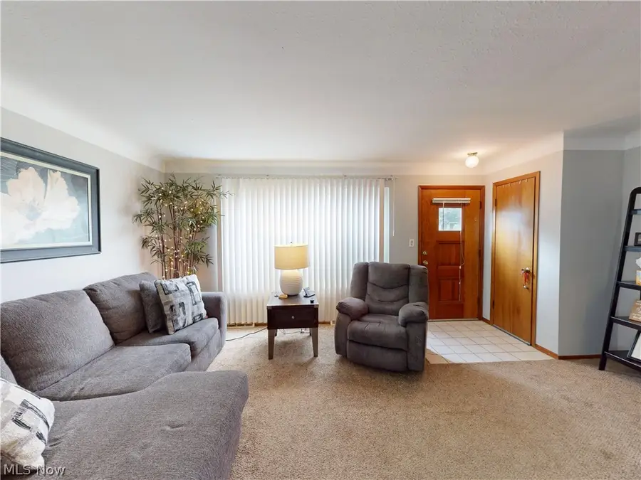 1187 Bonnie Lane, Mayfield Heights, OH 44124 - #2