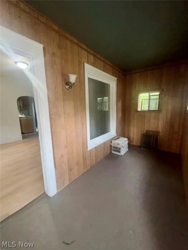 556 W Myrtle Avenue, Youngstown, OH 44511 - #2