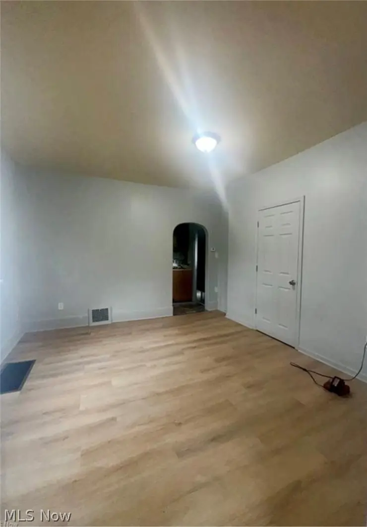 556 W Myrtle Avenue, Youngstown, OH 44511 - #3