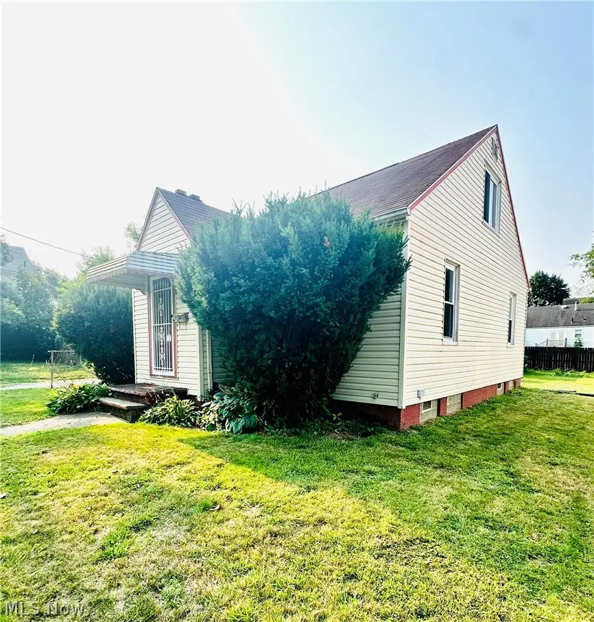 802 Sherlock Ne Place, Canton, OH 44714 - #3