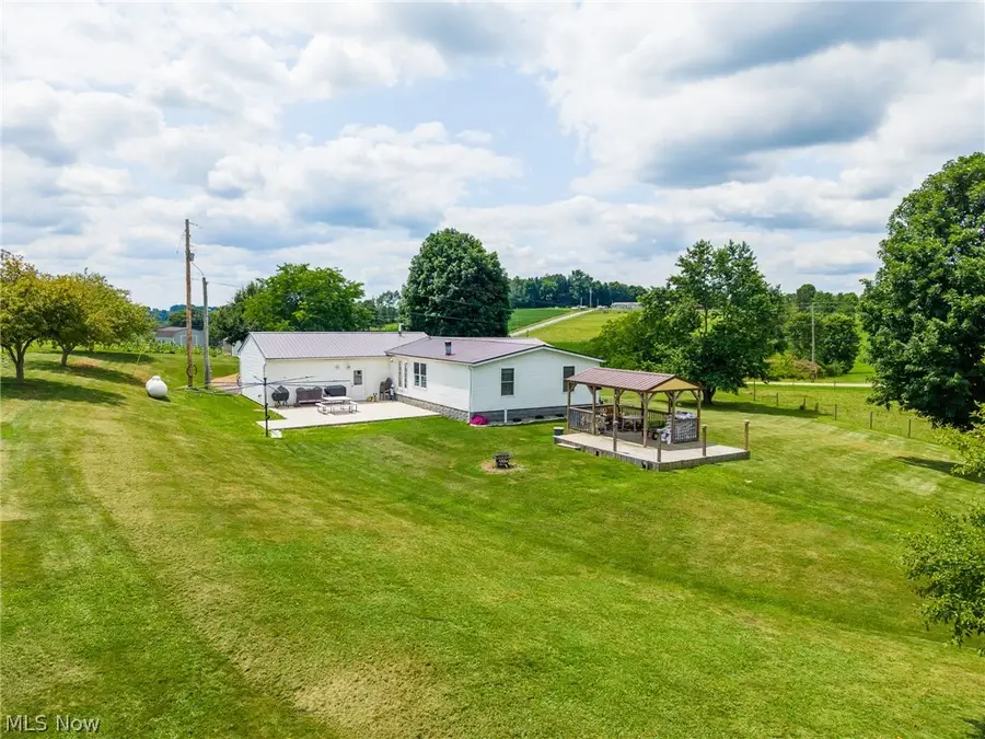 9182 Berry Road, Kensington, OH 43986 - #3