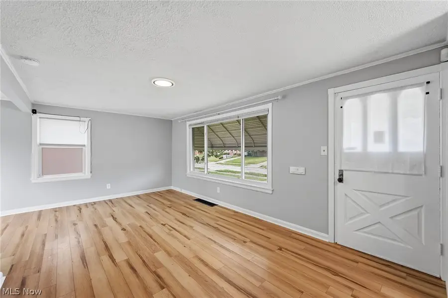 18300 Waterbury Avenue, Maple Heights, OH 44137 - #3