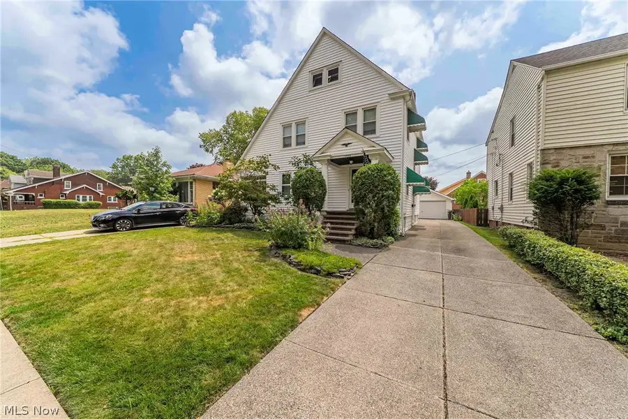 11008 Edgepark Drive, Garfield Heights, OH 44125 - #2