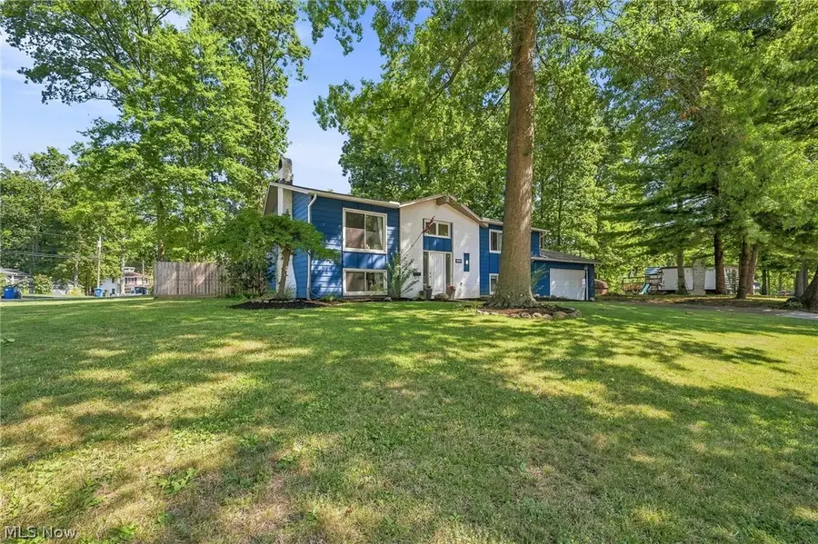 825 Valley Drive, Amherst, OH 44001 - #2