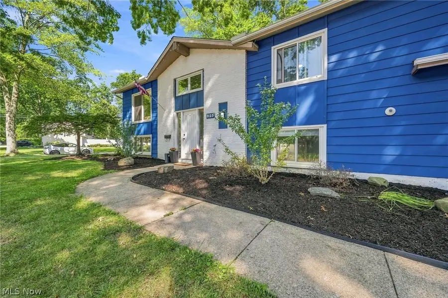 825 Valley Drive, Amherst, OH 44001 - #3