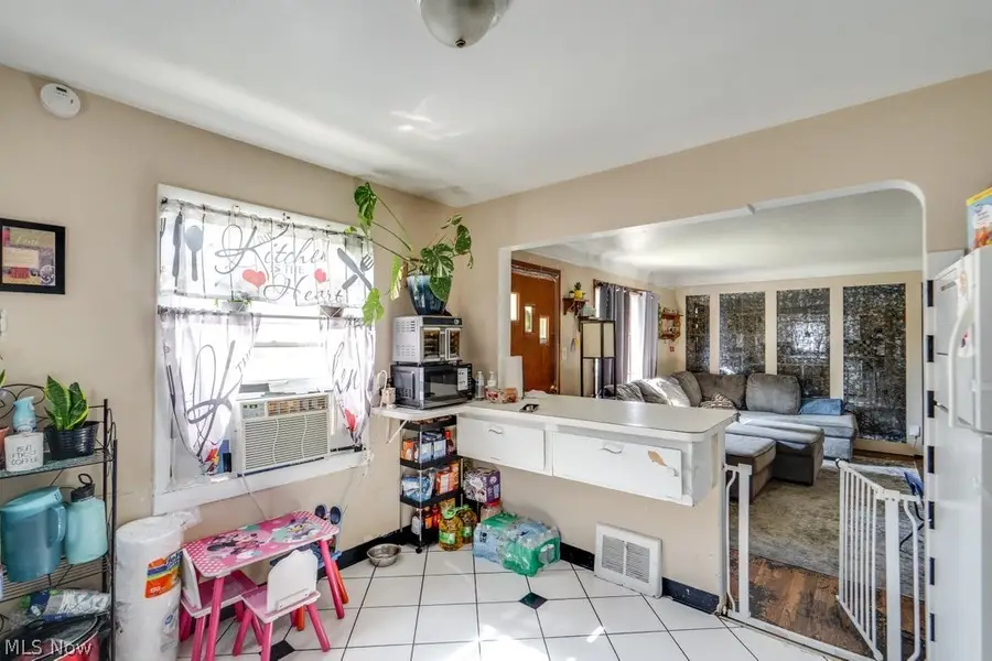 24 Dewhurst Avenue, Bedford, OH 44146 - #2