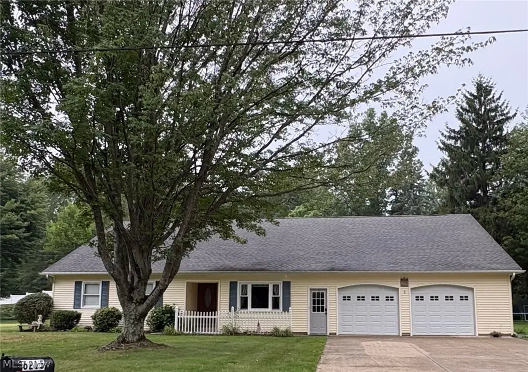 6215 Robinhood Lane, Ashtabula, OH 44004 - #1