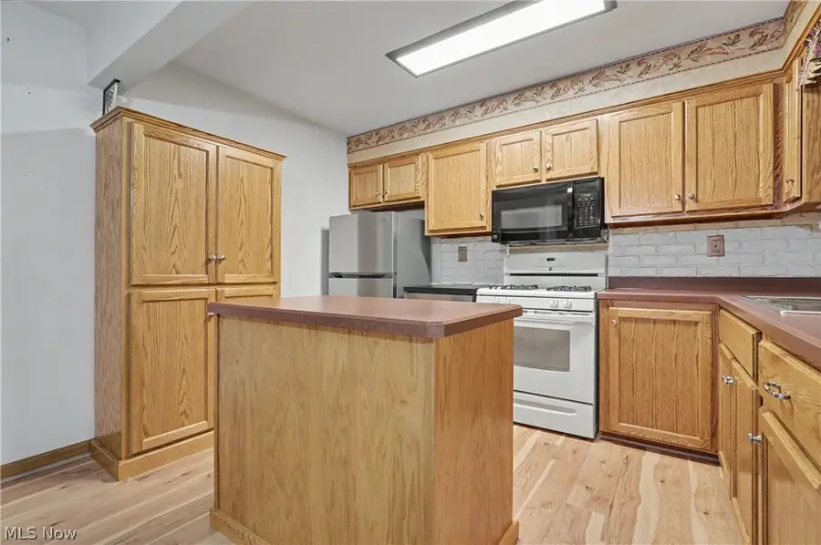 7436 Sugartree Drive, Youngstown, OH 44512 - #3