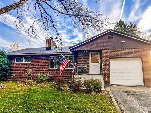 996 Sharon Hogue Road, Brookfield, OH 44438