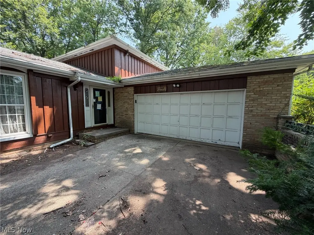 2410 Wagon Trail Ne Street, Massillon, OH 44646 - #1