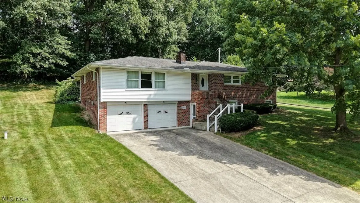 2400 Willow Brook Nw Drive, Dover, OH 44622 - #1