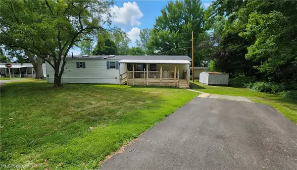 100 Maplegrove Lane, Mentor, OH 44060