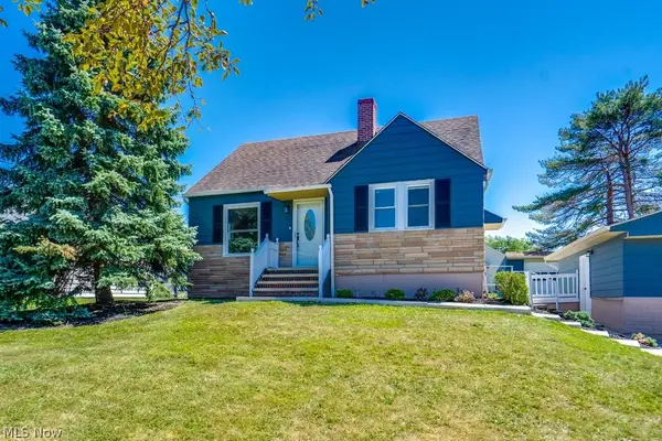 325 Evelyn Avenue, Seven Hills, OH 44131