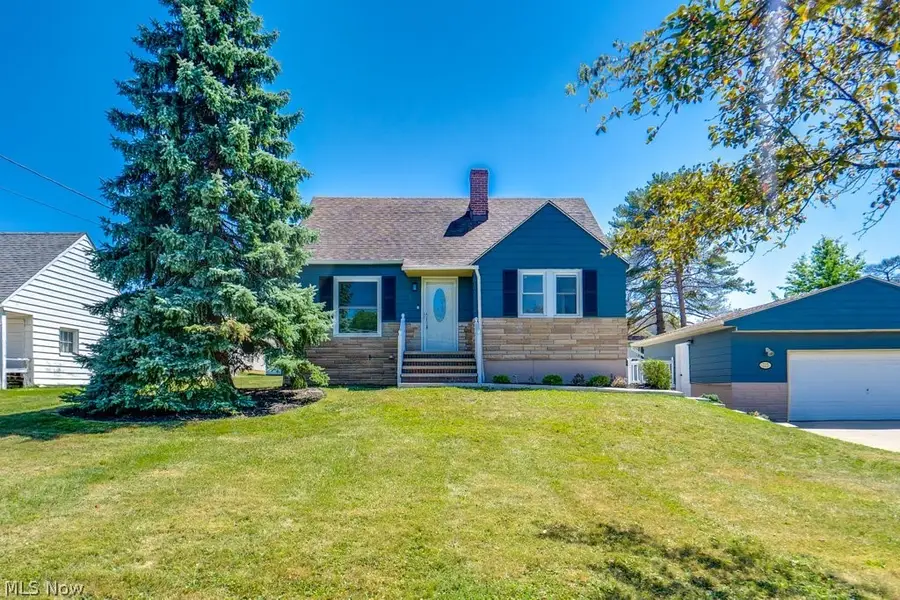 325 Evelyn Avenue, Seven Hills, OH 44131 - #2