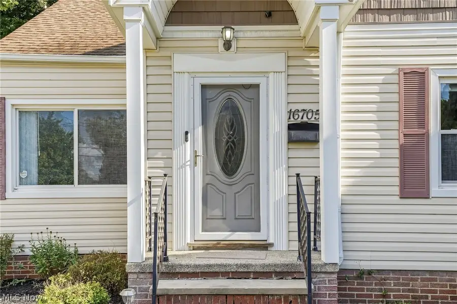 16705 Raymond Street, Maple Heights, OH 44137 - #3