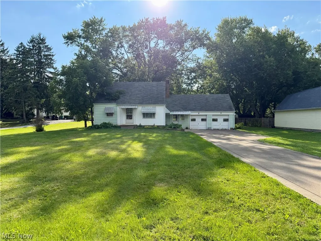 4111 Broadway Ne Avenue, Louisville, OH 44641 - #1