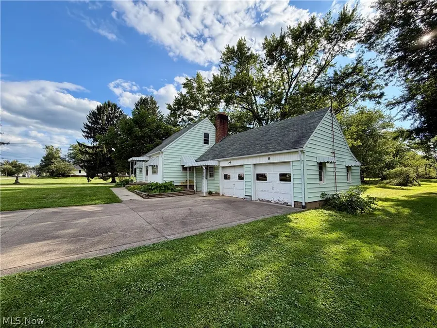 4111 Broadway Ne Avenue, Louisville, OH 44641 - #3