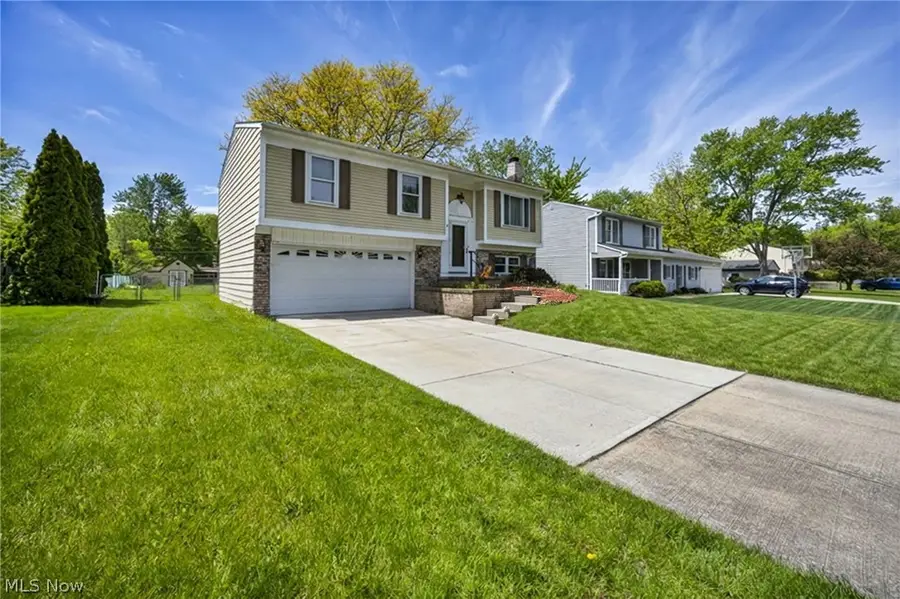 8600 Brentwood Drive, Olmsted, OH 44138 - #2