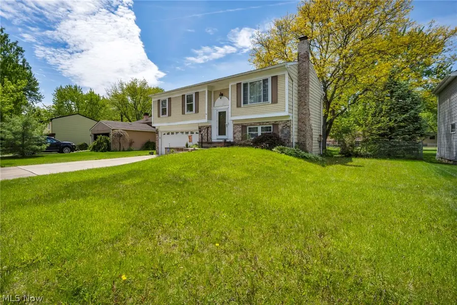8600 Brentwood Drive, Olmsted, OH 44138 - #3