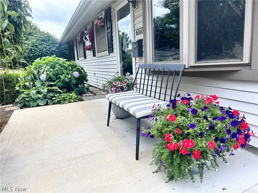 6160 Thistlewood Drive, Mentor, OH 44060 - #2