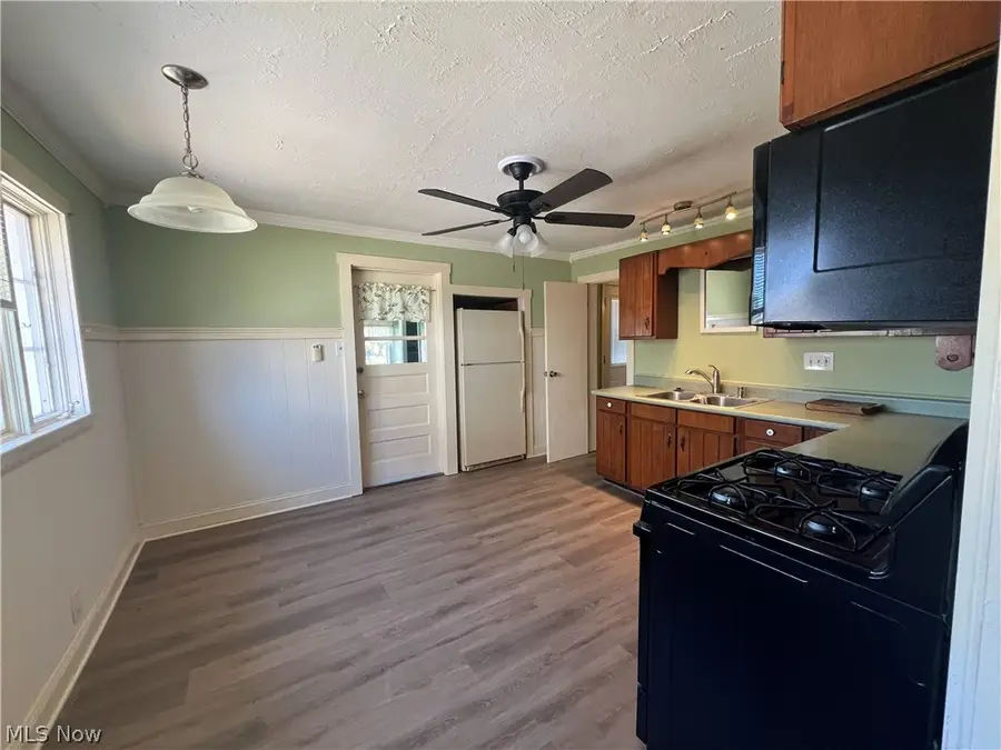 978 Buffalo Street, Conneaut, OH 44030 - #2