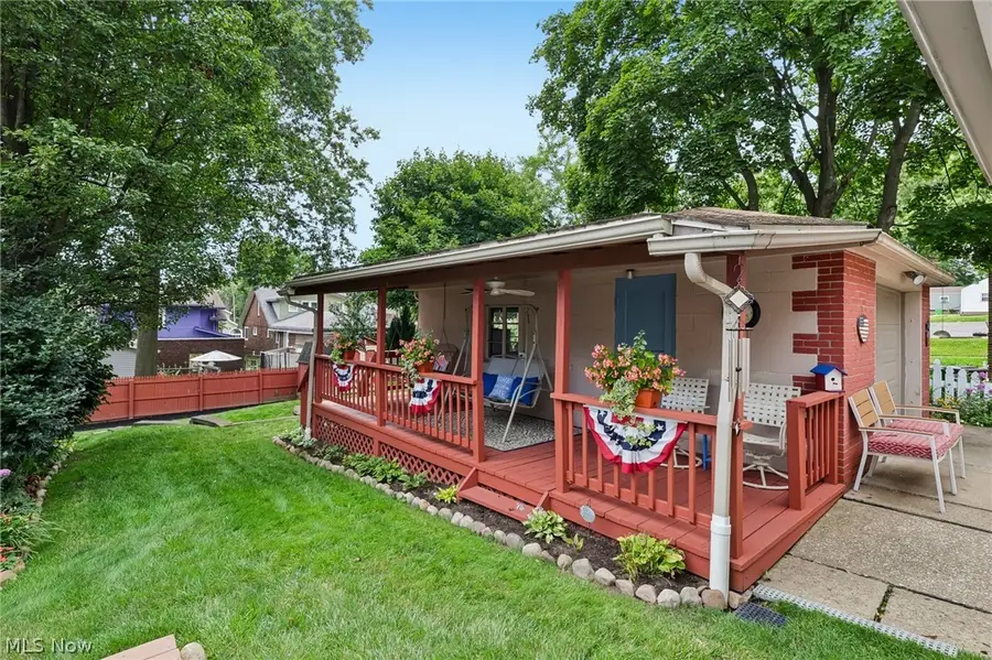 394 E Park Avenue, Barberton, OH 44203 - #3
