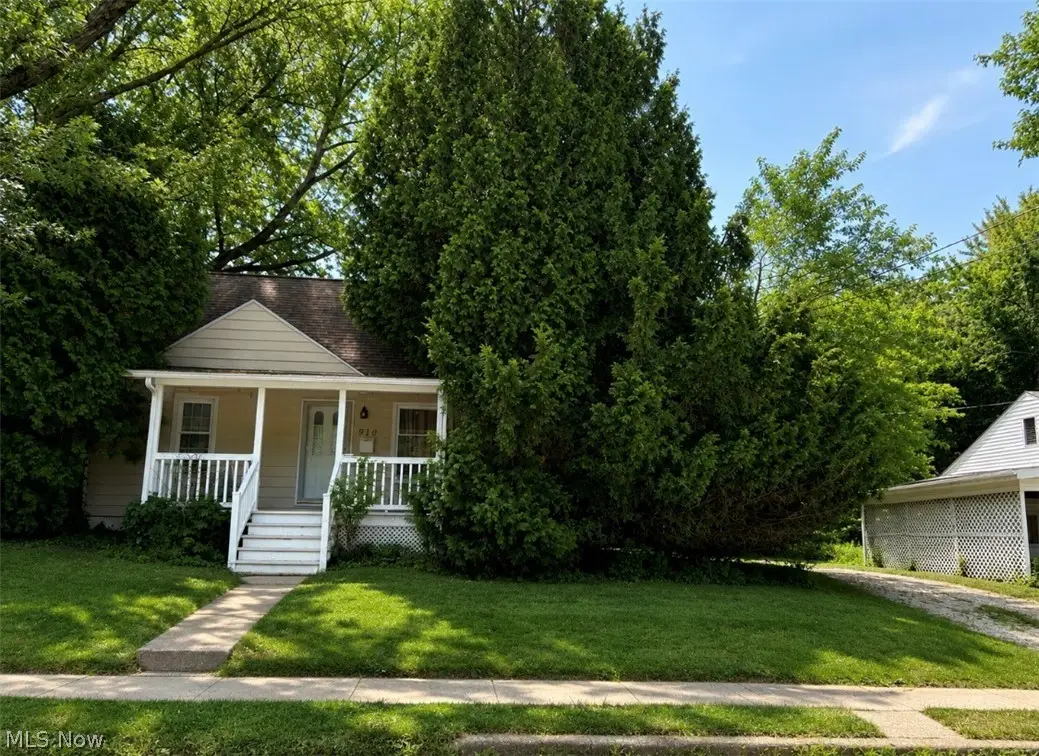 910 E 14th Street, Ashtabula, OH 44004 - #1