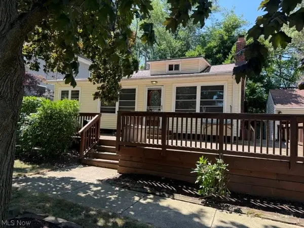 390 Oak Cliff Drive, Bay Village, OH 44140