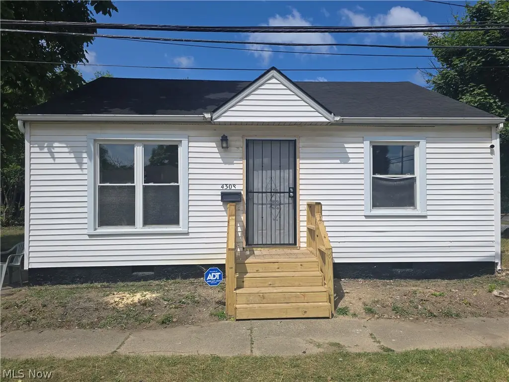 4308 E 143rd Street, Cleveland, OH 44128 - #1