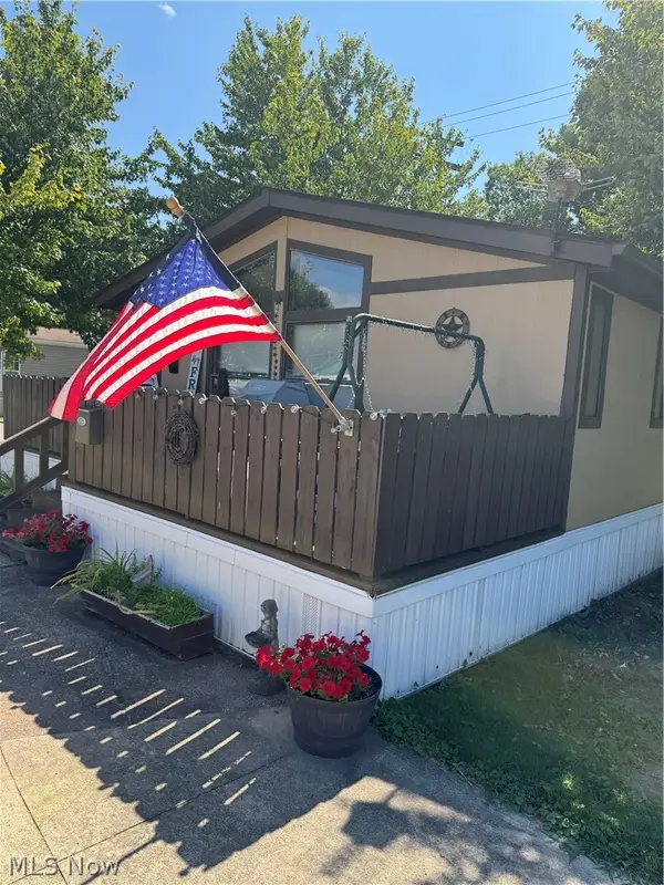 7 Westwoods, Amherst, OH 44001